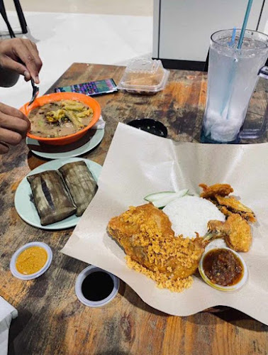 Coto Makassar by Nienalicious - Kota Kinabalu