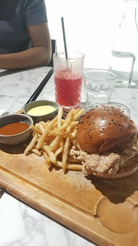 Opinii despre Naj & Belle Cafe Bangsar în Kuala Lumpur - Gastronomi dan perhotelan