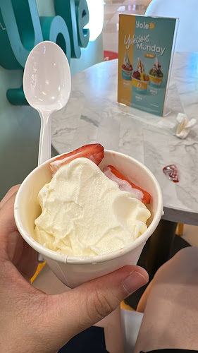 Yolé Paradigm Mall - Gastronomi dan perhotelan