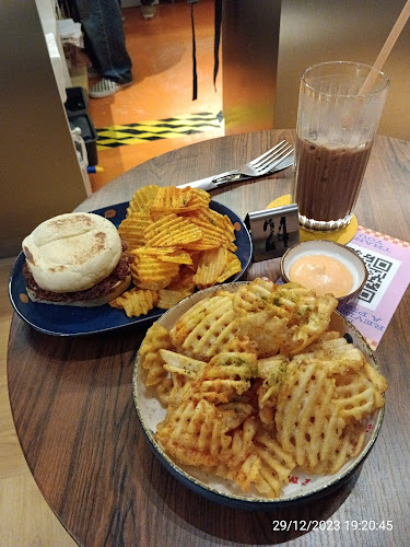 4-G-04, Dvida Shop Office, Jalan Bazar U8/100, Bukit Jelutong, 40150 Shah Alam, Selangor