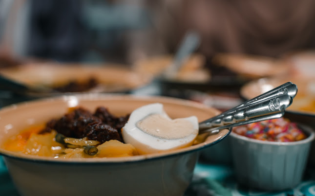 Rumah Lontong - Gastronomi dan perhotelan