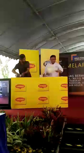 Taman Ria Food Court - Gastronomi dan perhotelan