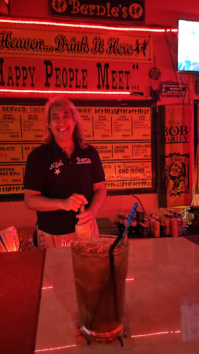 Comentarii opinii despre Bernie's Bar/Pub