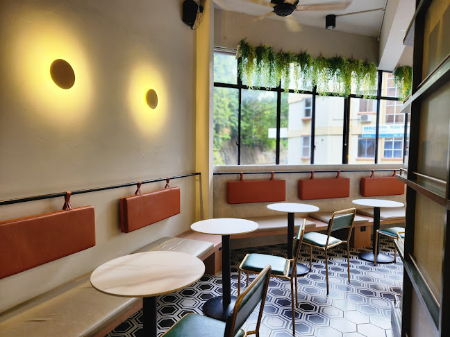 Comentarii opinii despre Makarios Book Café