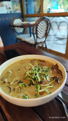 Roots Mount Austin (Relocating, To be announced) - Gastronomi dan perhotelan