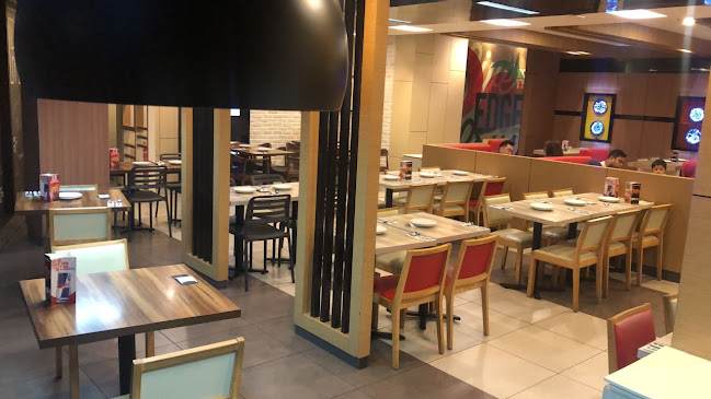 Opinii despre Pizza Hut Restaurant Berjaya Times Square în Kuala Lumpur - Gastronomi dan perhotelan