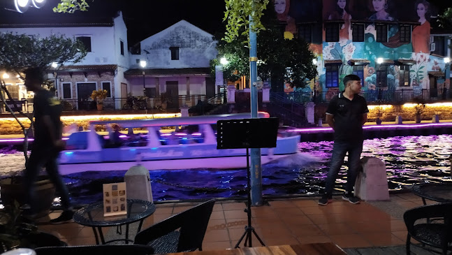 Opinii despre Nebula Cafe By The River (PORK-FREE) în Melaka - Gastronomi dan perhotelan