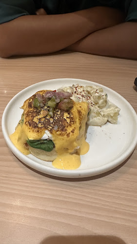 Emilyns & Cafe - Gastronomi dan perhotelan