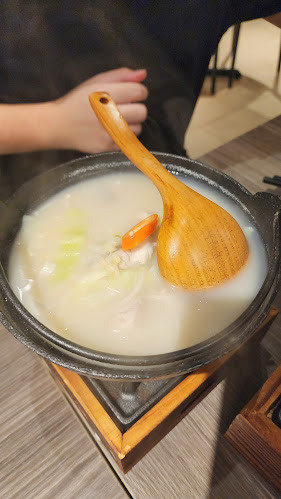 Le Petit Café - Gastronomi dan perhotelan