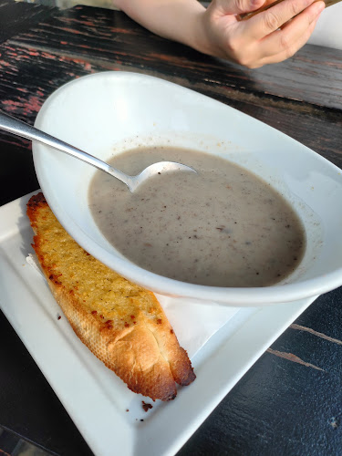 Opinii despre La Playa, Bar & Restaurant în Port Dickson - Gastronomi dan perhotelan