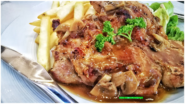 The Bulls Cafe - Gastronomi dan perhotelan