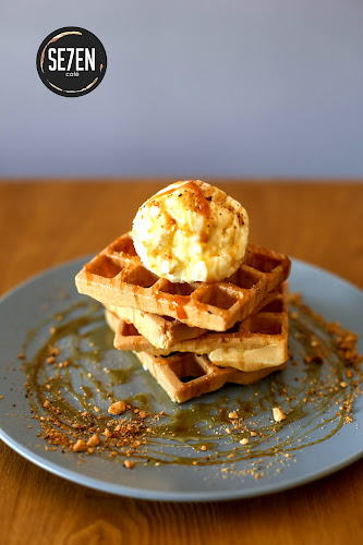Kafe SE7EN - Gastronomi dan perhotelan