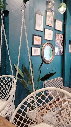 Double Knott Cafe - Gastronomi dan perhotelan