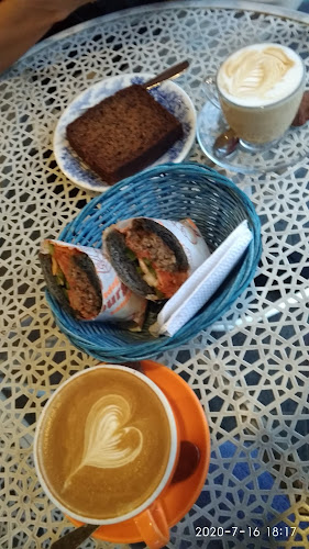 October Coffee Roasters - Gastronomi dan perhotelan