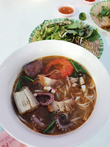 Comentarii opinii despre Century Street Food Court