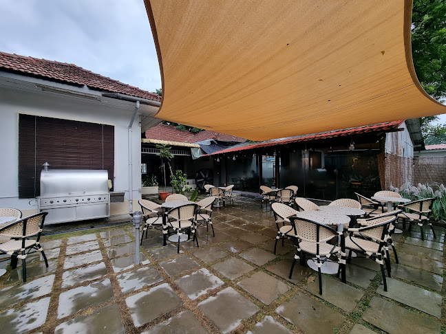 Paradiso Cafe - Gastronomi dan perhotelan