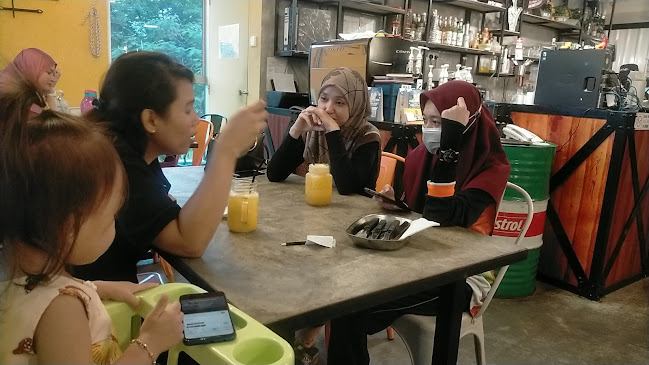 Comentarii opinii despre OverStepped Cafe Perdana Heights