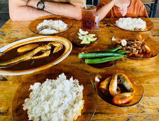 Opinii despre Pak Majid Kari Sembilang/ Warung Tiga Sempadan în Parit Buntar - Gastronomi dan perhotelan