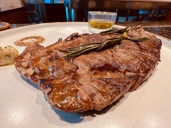 Reuf Modern Eatery - Gastronomi dan perhotelan