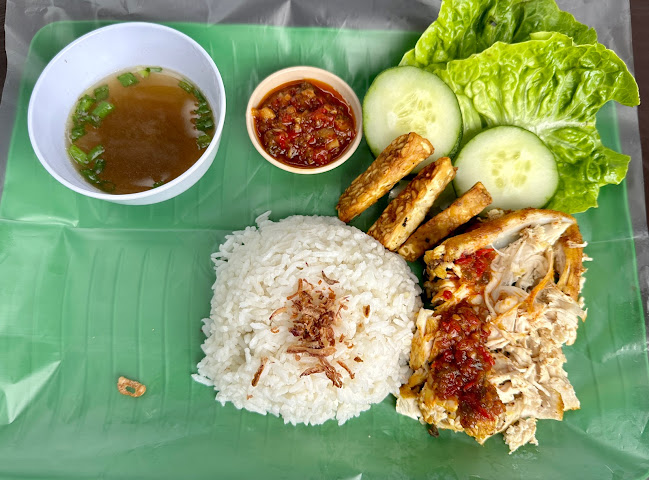 Opinii despre Aneka Bakso & Ayam Penyet Makbonz în Melaka - Gastronomi dan perhotelan