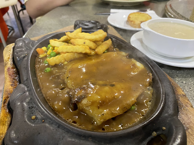 Opinii despre Daddy Village Restaurant Sdn Bhd în Batu Pahat - Gastronomi dan perhotelan