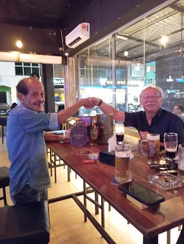 Bottoms Up Bistro & Cafe - Kuching