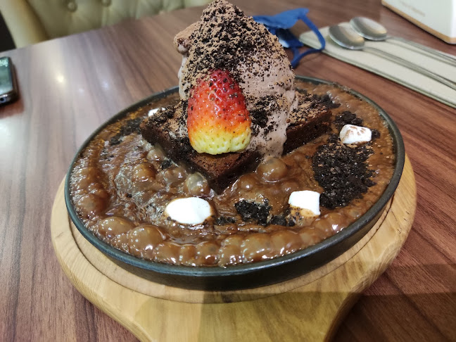Opinii despre Molten Chocolate Cafe Uptown Damansara în Petaling Jaya - Gastronomi dan perhotelan
