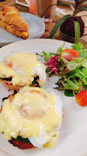 Mangga at the Blue Mansion - Gastronomi dan perhotelan