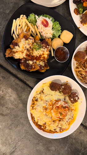 OverStepped Cafe Perdana Heights - Gastronomi dan perhotelan