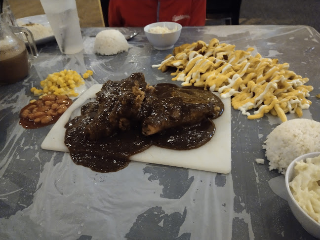 Maroon Cafe - Gastronomi dan perhotelan