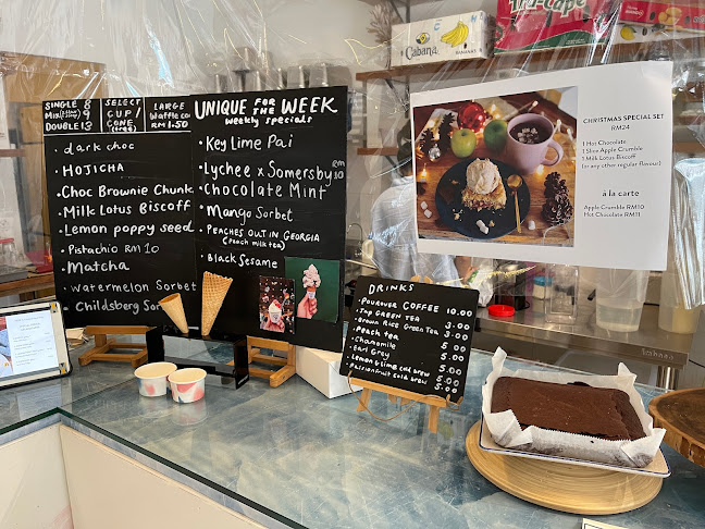 Waka Waka Gelato - Gastronomi dan perhotelan