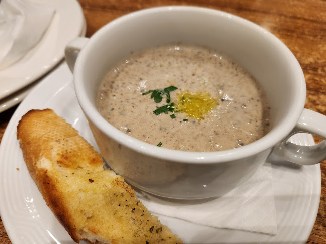 Dave's Bistro • Bar & Grill