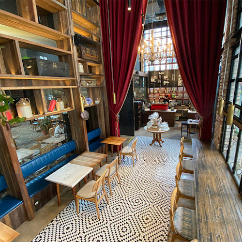 Comentarii opinii despre Tapestry | Chow Kit