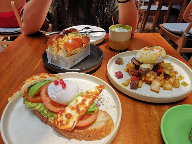 Comentarii opinii despre Tapestry | Chow Kit