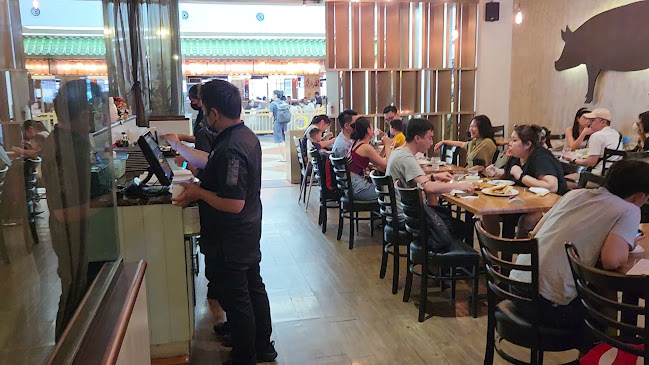 Dave's Bistro • Bar & Grill