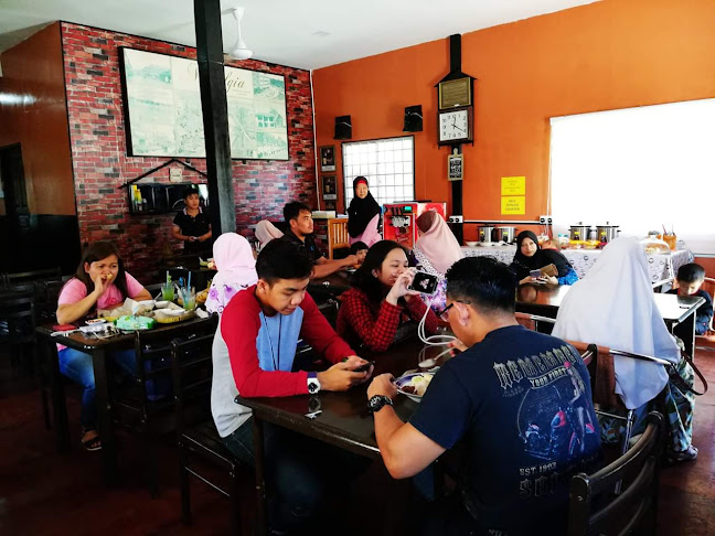 Kampong Nyabor Kopitiam - Gastronomi dan perhotelan