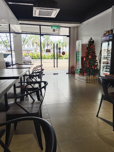 Opinii despre London Cafe & Bistro în Sibu - Gastronomi dan perhotelan