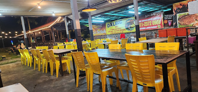 Sadiq Tomyam & Seafood - Gastronomi dan perhotelan