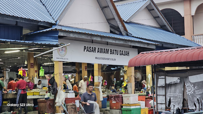 Sayur dan buah pisang - Batu Gajah