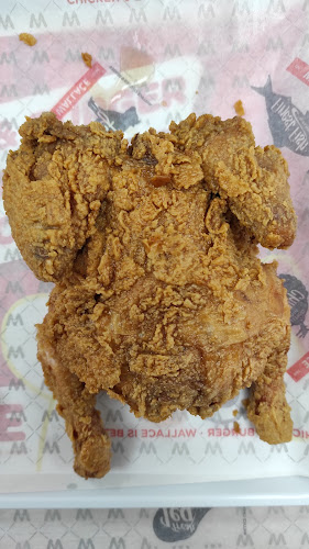 Wallace - Gastronomi dan perhotelan