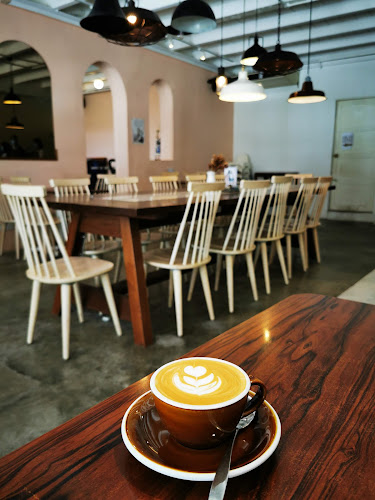 The Replacement - Lodge & Kitchen - Gastronomi dan perhotelan