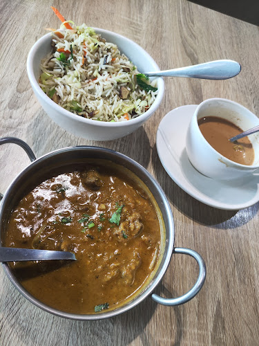 Vanakam India (Mount Austin) - Gastronomi dan perhotelan