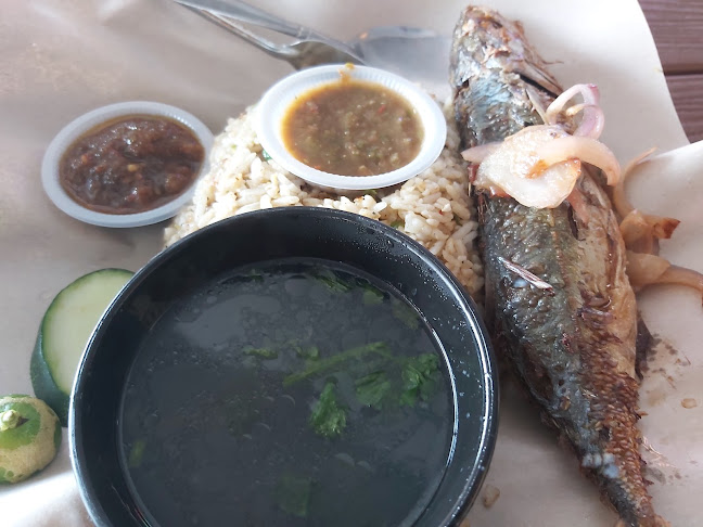 Nasi Goreng Ikan Rebus