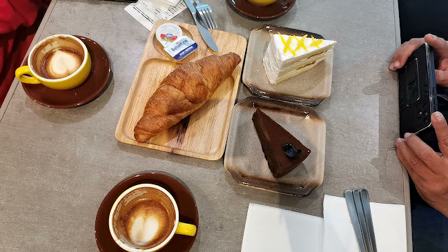 Madeleine Cafe & Patisserie - Gastronomi dan perhotelan