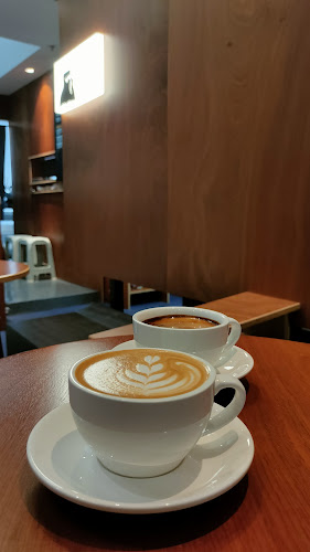 almost human club - Gastronomi dan perhotelan