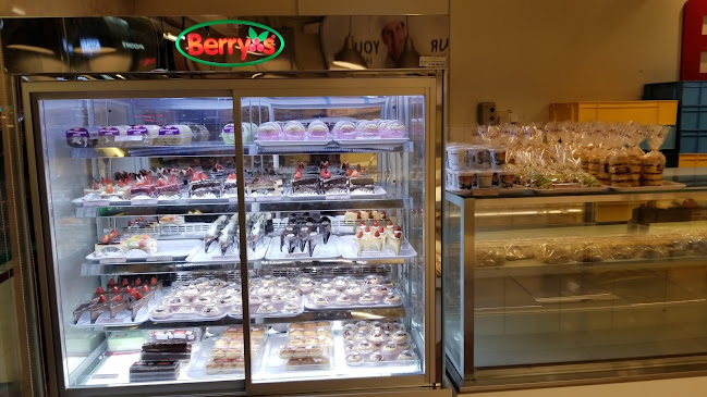 Berry's Cake House @SS2