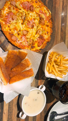 Opinii despre Pizza Hut Delivery Setiawangsa în Taman Keramat Permai - Gastronomi dan perhotelan