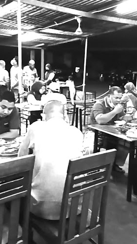 Pak Majid Kari Sembilang/ Warung Tiga Sempadan - Gastronomi dan perhotelan