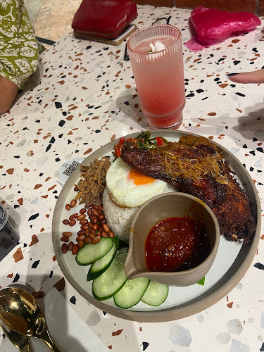 POKOK LaLaport - Gastronomi dan perhotelan