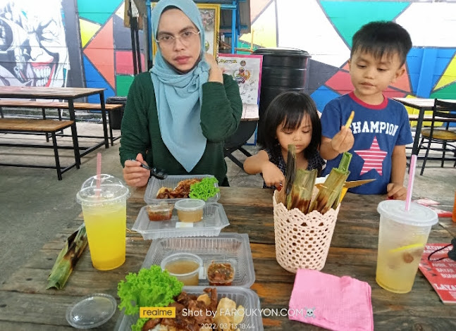 The Street Port Cafe - Gastronomi dan perhotelan